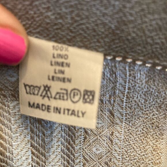 Linen Italian Hand Towel
Hemstitched Edges 
Purolino 18x24 Hand Towel - Picture 3 of 10